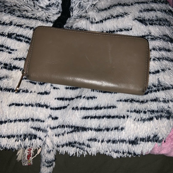 Michael Kors Wallet - Picture 3 of 5